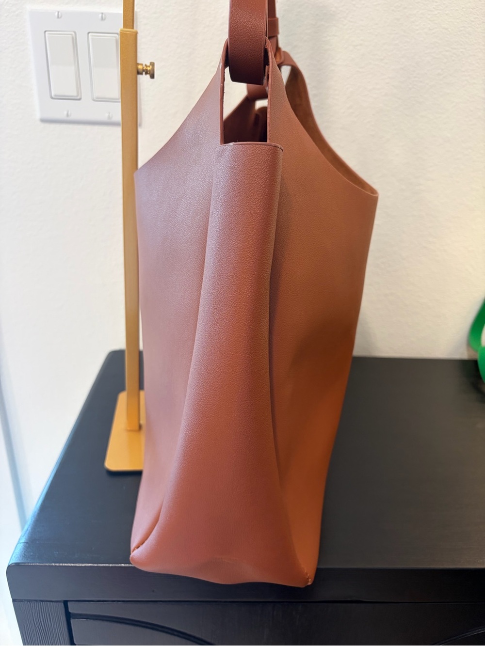 New without Tags Neiman Marcus minimalist hobo shoulder bag - Picture 4 of 7
